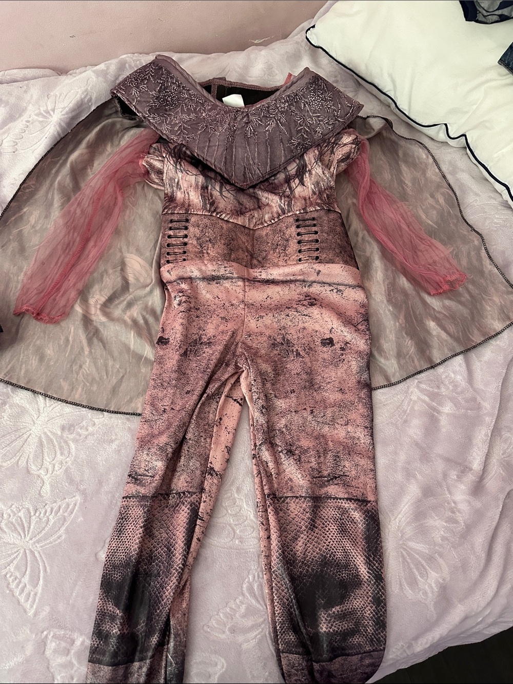Descendants Costumes - Picture 5 of 7